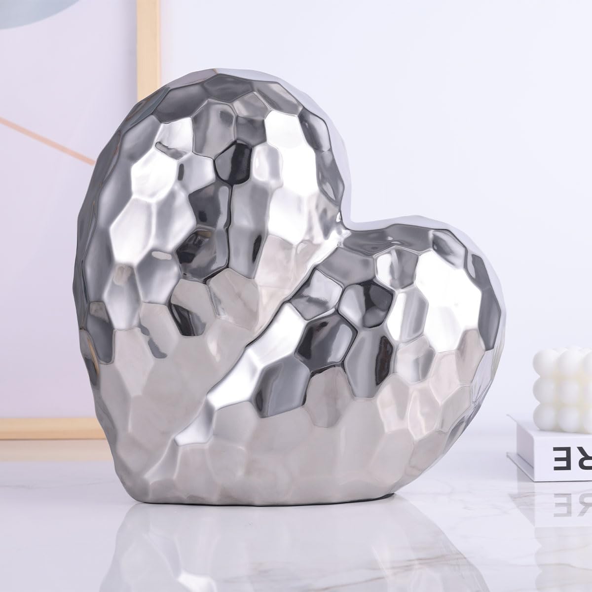 QIANLING Silver Decor Herz-Dekor-Skulptur – zeitgenössische Heimdekoration, Keramik-Herz, dekorativer Tischakzent für Zuhause, Büro, Event-Dekoration – Geschenkidee für Liebe und Romantik