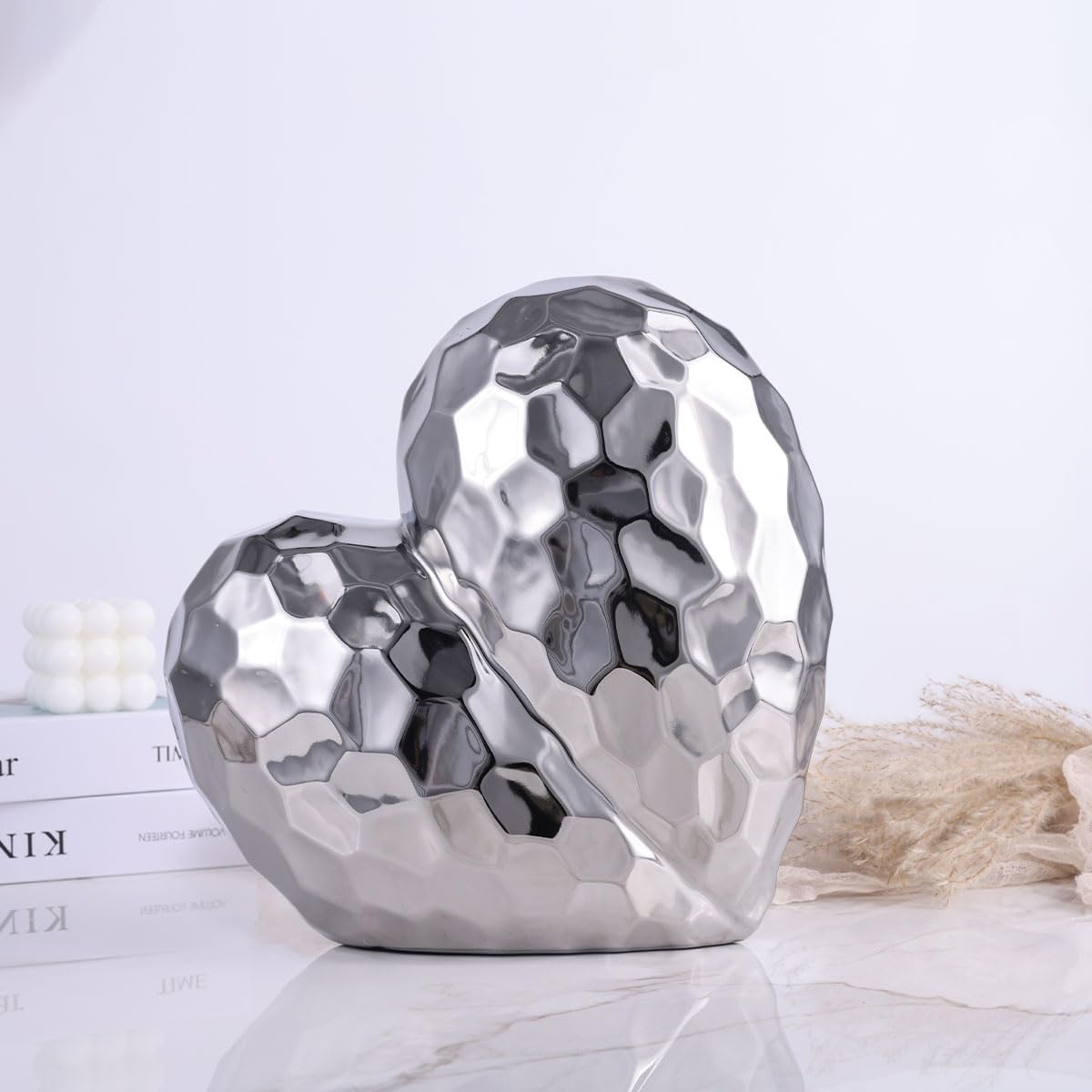 QIANLING Silver Decor Herz-Dekor-Skulptur – zeitgenössische Heimdekoration, Keramik-Herz, dekorativer Tischakzent für Zuhause, Büro, Event-Dekoration – Geschenkidee für Liebe und Romantik